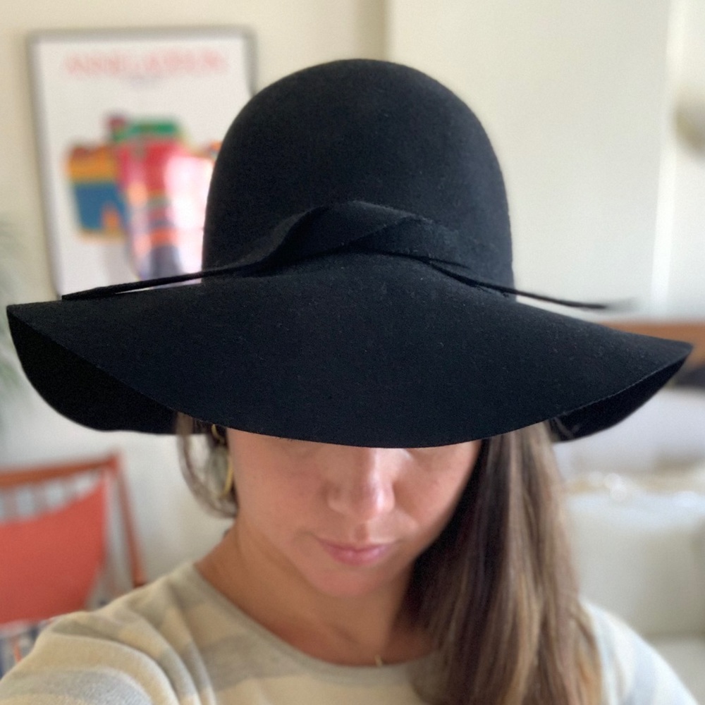 VINTAGE Black wool hat